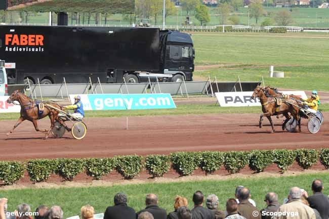 13/04/2011 - Saint-Galmier - Prix geny.com - Paris-Turf : Arrivée