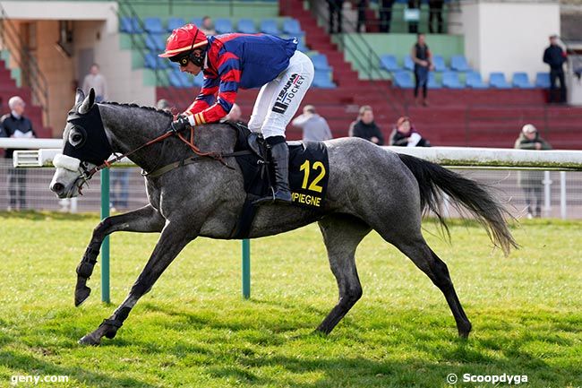 12/03/2025 - Compiègne - Prix Strada : Arrivée