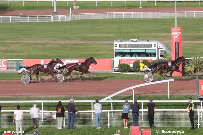 11/10/2023 - Enghien - Prix de la Tour Montparnasse : Ankunft