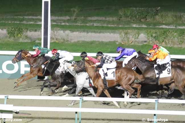 04/11/2023 - Deauville - Prix de l'Auberge des Peintres : Arrivée