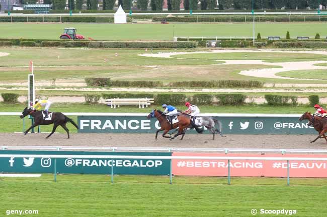 03/08/2024 - Deauville - Prix Hôtel Barrière le Royal Deauville - Trophée Studio Harcourt : Arrivée