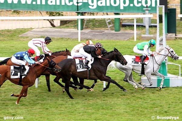 27/05/2011 - Saint-Cloud - Prix des Landes : Ankunft