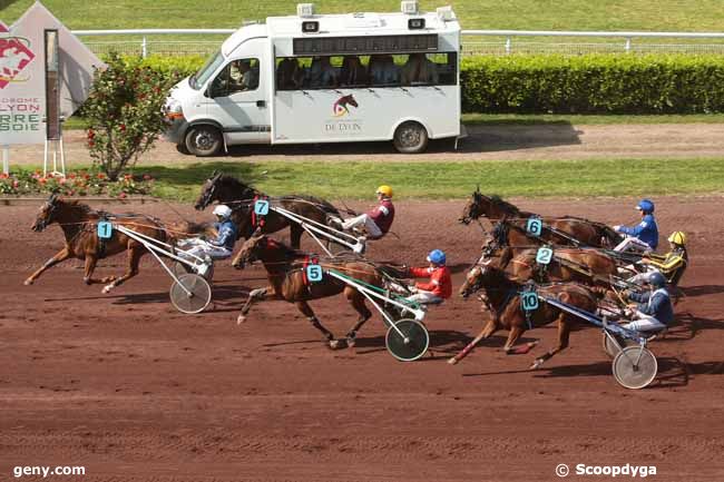 12/05/2015 - Lyon-La Soie - Prix de Cherbourg : Arrivée
