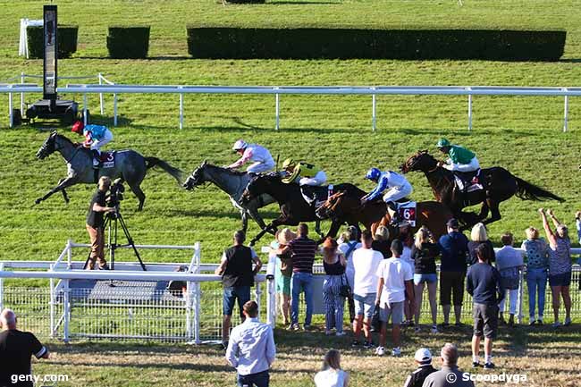 09/07/2022 - Clairefontaine-Deauville - Prix des Oeillets : Arrivée