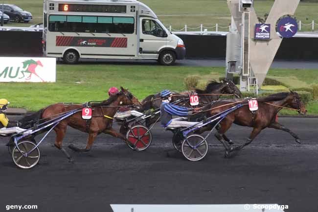 24/12/2023 - Vincennes - Prix Ténor Baune-Amérique Races Pmu Q4 : Arrivée