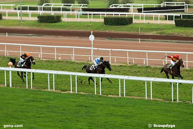 29/12/2010 - Cagnes-sur-Mer - Prix de l'Aquitaine : Ankunft