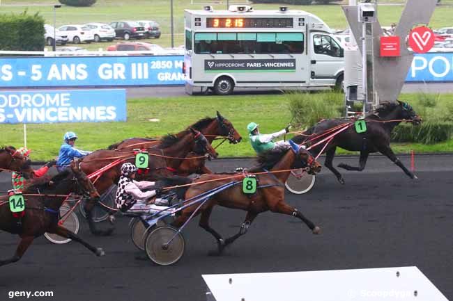 04/12/2022 - Vincennes - Letrot Open des Régions - 5 ans : Arrivée