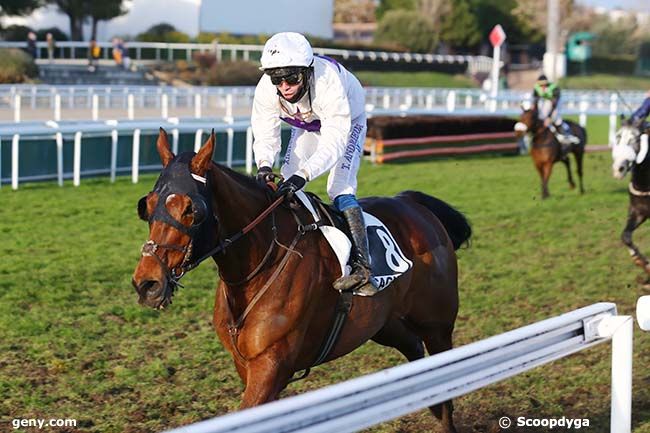 29/12/2021 - Cagnes-sur-Mer - Prix de la Vendée : Ankunft