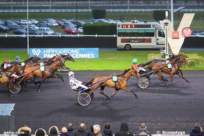 10/12/2023 - Vincennes - Prix Ready Cash - Swc 4 ans Q3 : Arrivée